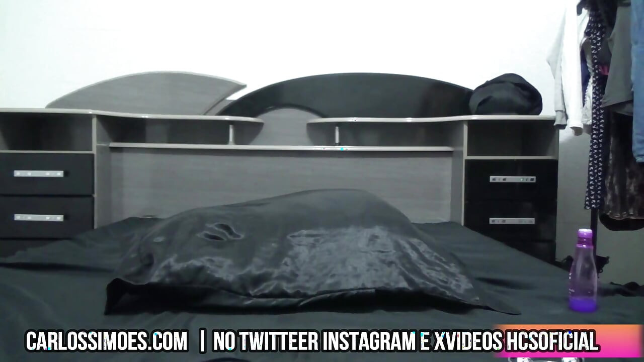 Brincando sozinho com meu vibrador e minhas bolas anais solo prime