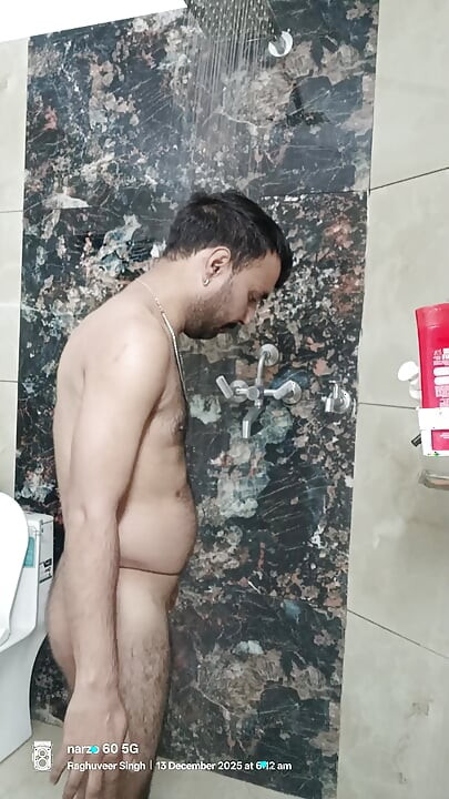 رجل هندي ديسي يستمتع بالجنس في الجامعة