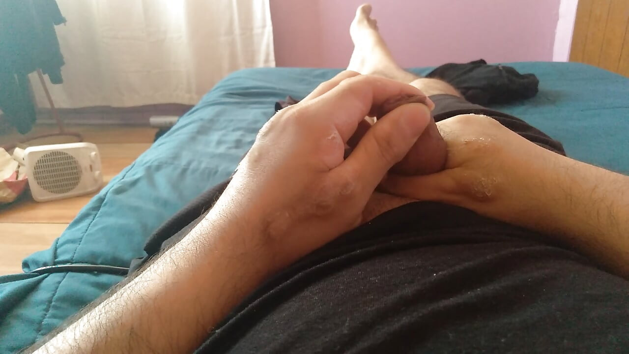 Pria imut lagi pamer besarnya