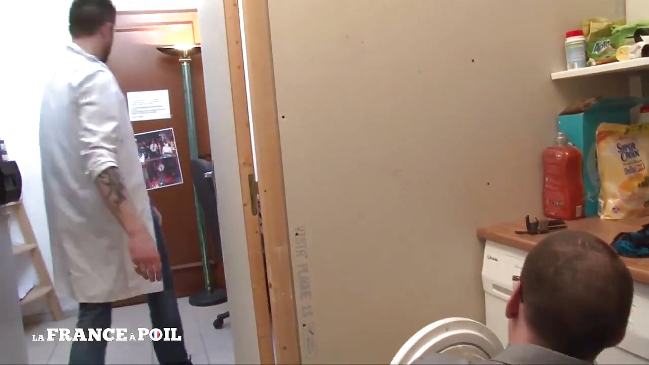 Magrinha negra puta de ilhas recebe duro duplo penetrado por técnicos