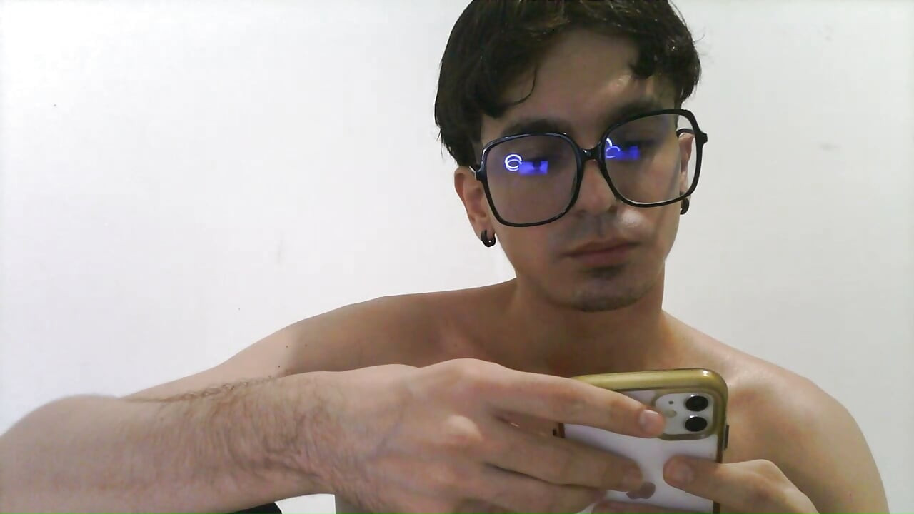 Mi vecino se puso a culear con el novio y me dio ganas de sacarme leche