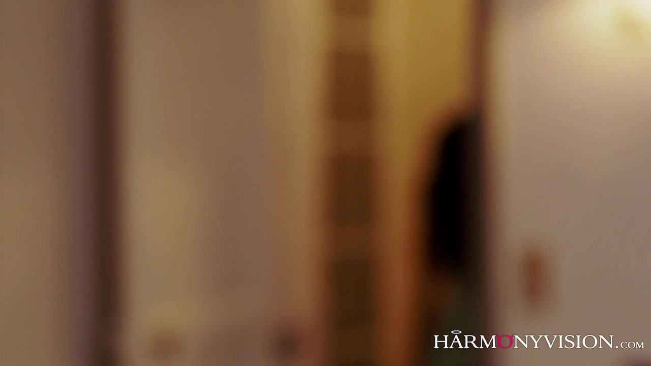 オープンカップルが見事なティーンを3p