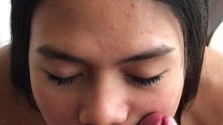 Филиппинский ледибой наслаждается камшотом на лицо