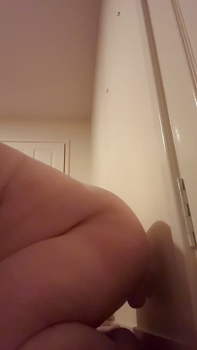 Mengongkek pantat saya dengan dildo saya