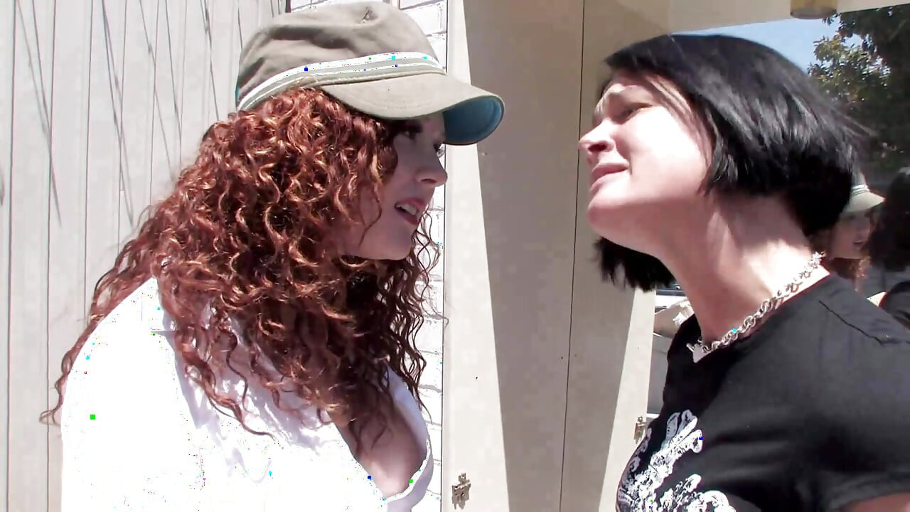 Чувственную рыжую проникли двое