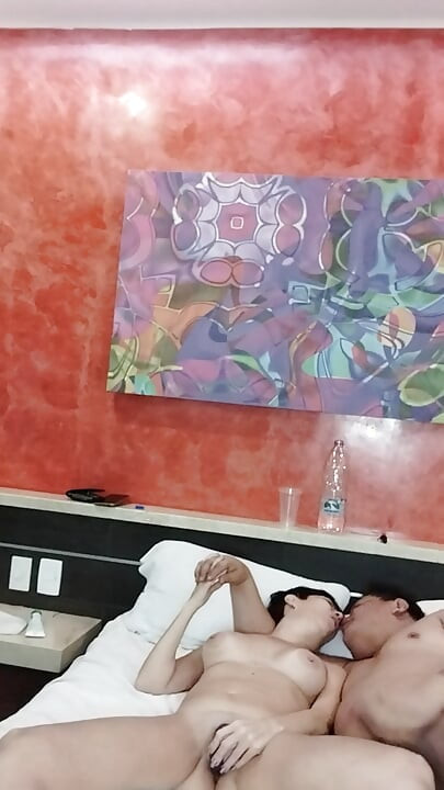 לברוח למלון כדי לעשות סקס נהדר