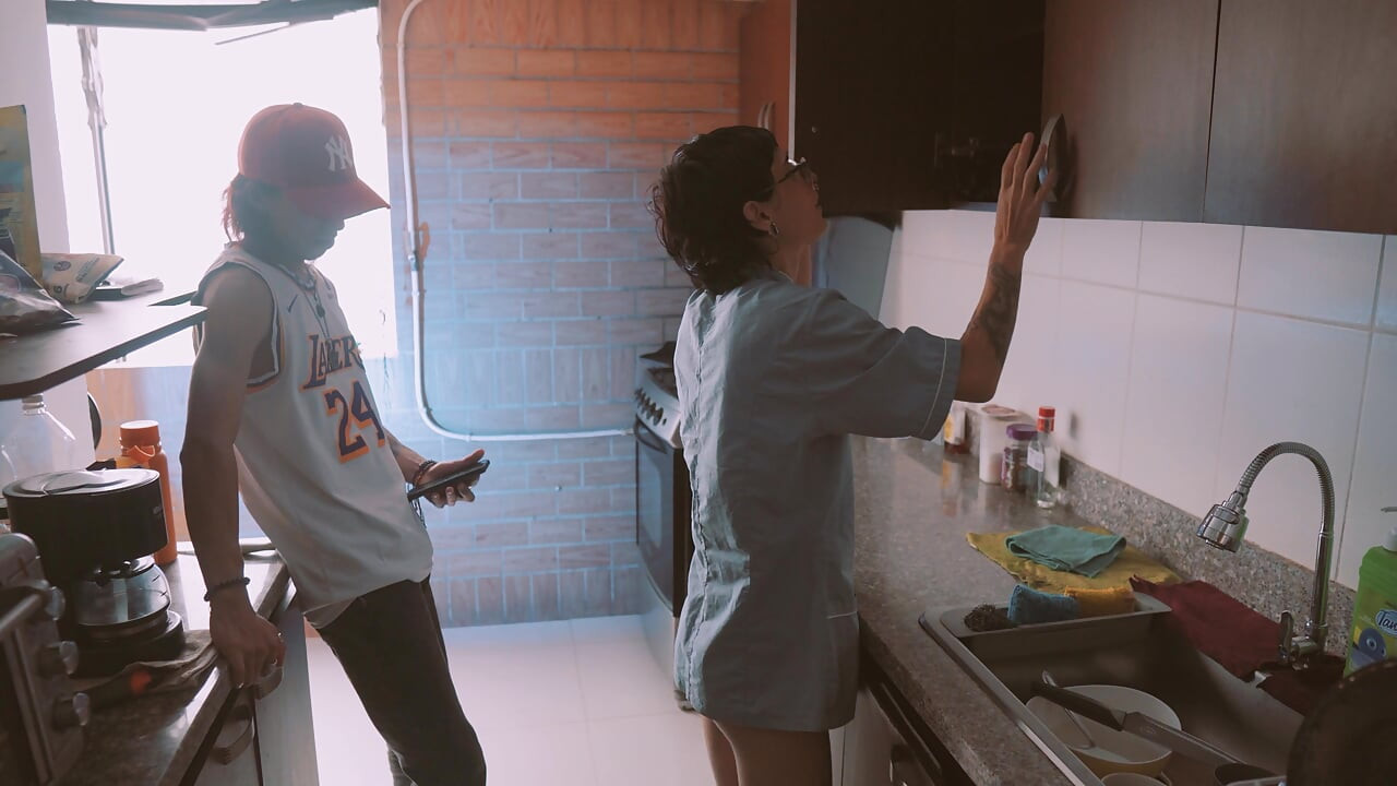 Mengongkek bos saya di dapur