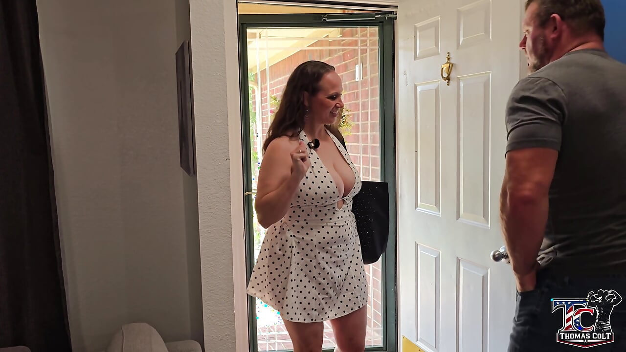 Door2door Hotwife Gets Seduced and Creampied by Muscular Bull!