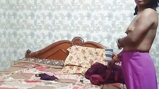 Une tatie indienne dans des scènes sexy - porno viral