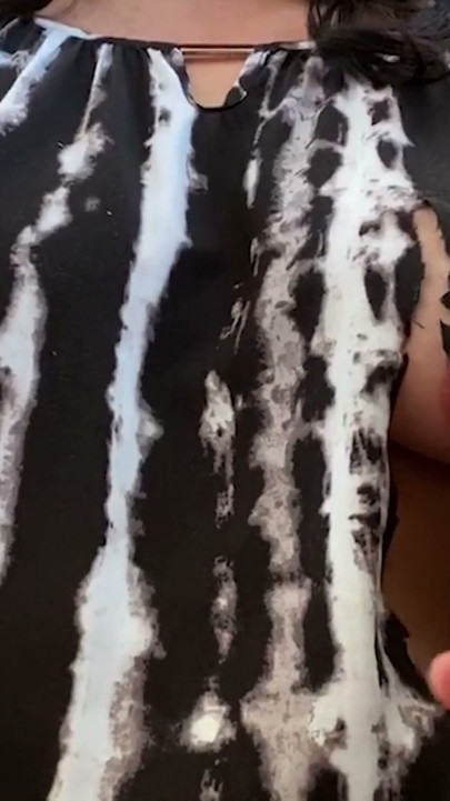 Milf eva muestra sus increíbles tetas enormes | Clip 2