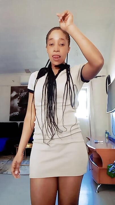 Doamnă sexy incitantă din Uganda singură și în căutare