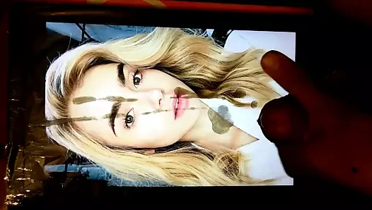 Lily Collins boşalıyor