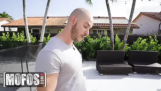 Mofos - petualangan liar alice merches dan sadie hartz ngentot kontol di luar ruangan