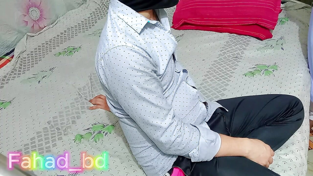 Desi kiimainen opiskelija vittuilee opettajan osan kanssa - 1