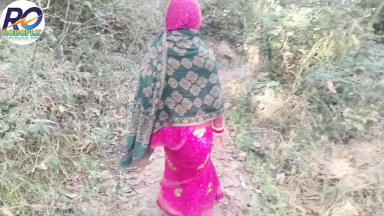 I went for a walk in the jungle of the desi village and I lifted my saree and showed my ass and breasts and pussy and inserted m