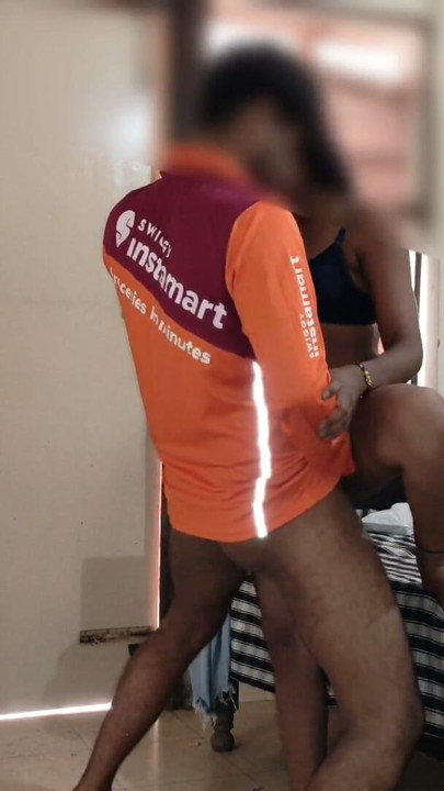 DESI COLLEGE GIRL SEDUCED & FUCKED BY DELIVERY BOY MERE PASS PAISE NAHI HAIN CHUT HAI DELIVERY BOY NE DOOR PE HE CHOD DIYA EP1 | Clip 1