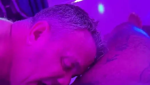 Motel X'te Kullanılıyor Ve Boşaltılıyor