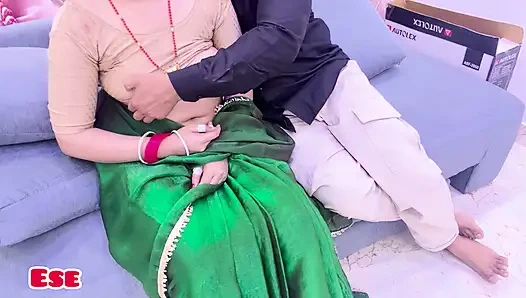 Sopir sepeda wanita dientot sama pelanggannya......