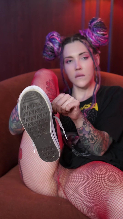 Can sweet feet in stockings be ignored?