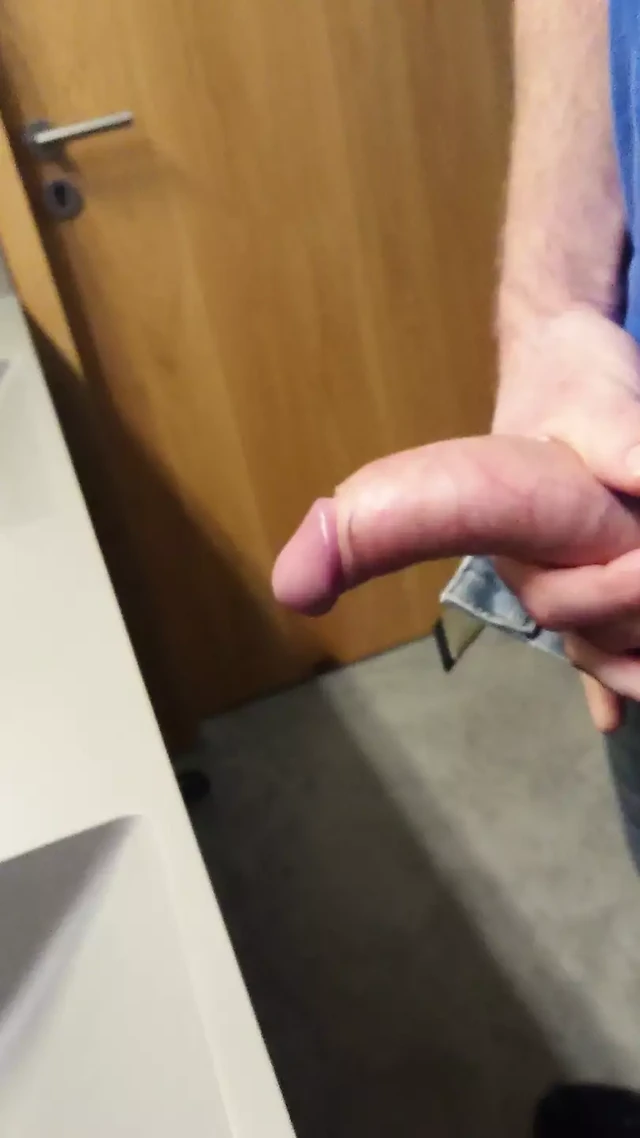 Wank and cum in college bathroom