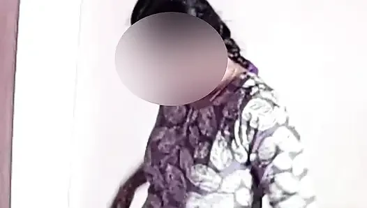 Cewek seksi india dengan toket besar lagi mandi dan ganti baju