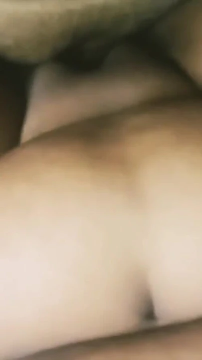 Momento iconico dal "Nuova sorellastra del villaggio superhot scopa una notte con ragazzo e ragazza nudo completo sesso duro e"