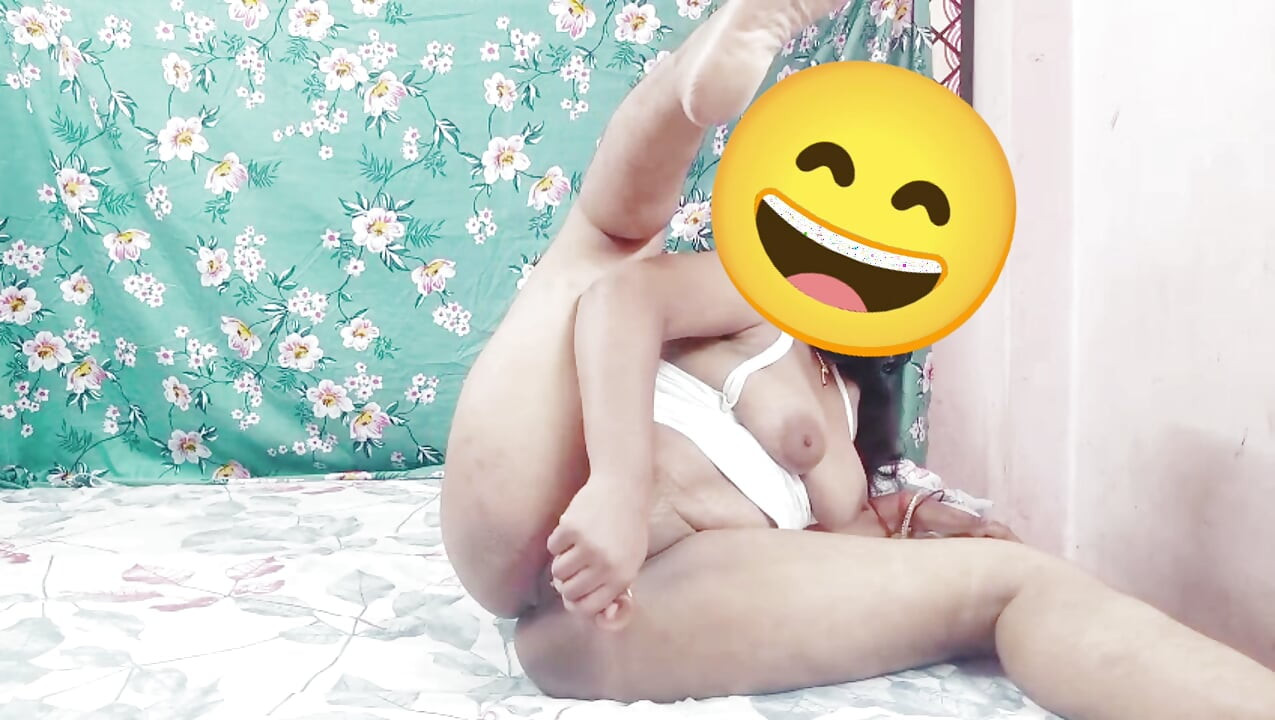 Shilpa bhabhi ne apni Choot ki nakle land se apni pyas bujai