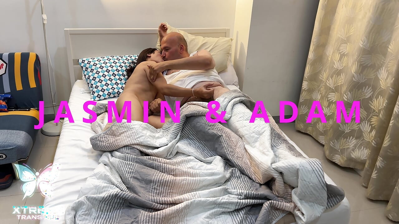 First meeting with my Filipino ladyboy fuck me bareback n cum on my big ass