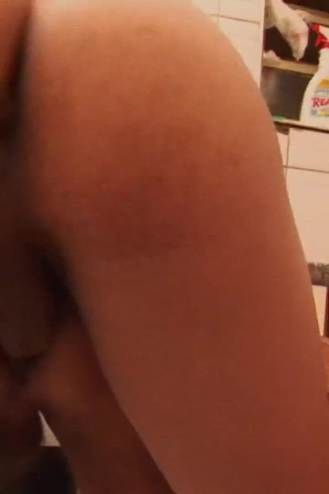 Latina transica Gizelle uči tipa kako biti biseksualac