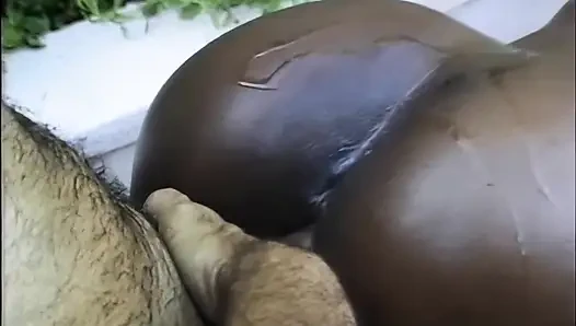 Красивая беременная чернокожая девушка