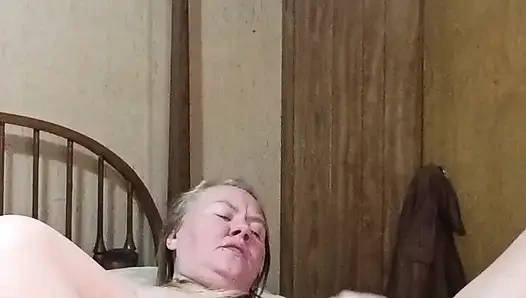 Azgın orta yaşlı seksi kadın telefonda
