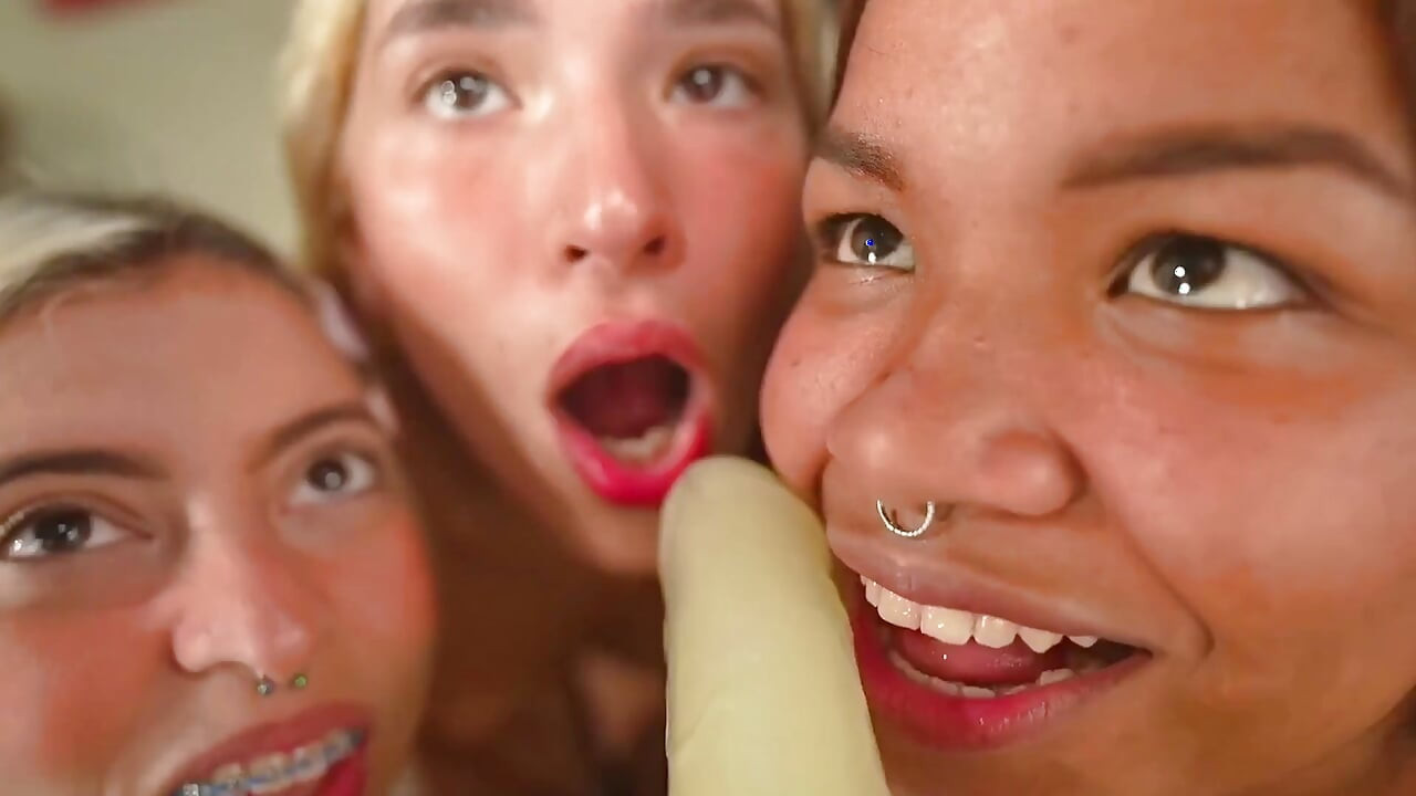 学生在教室里玩得很开心 GGmansion