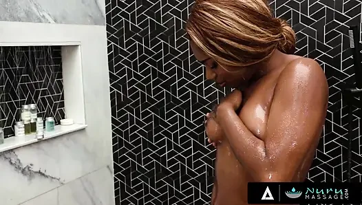 NURU MASSAGE - Tessa Thomas schließt sich auftragnehmer in der dusche für rutschigen hardcore-fick an
