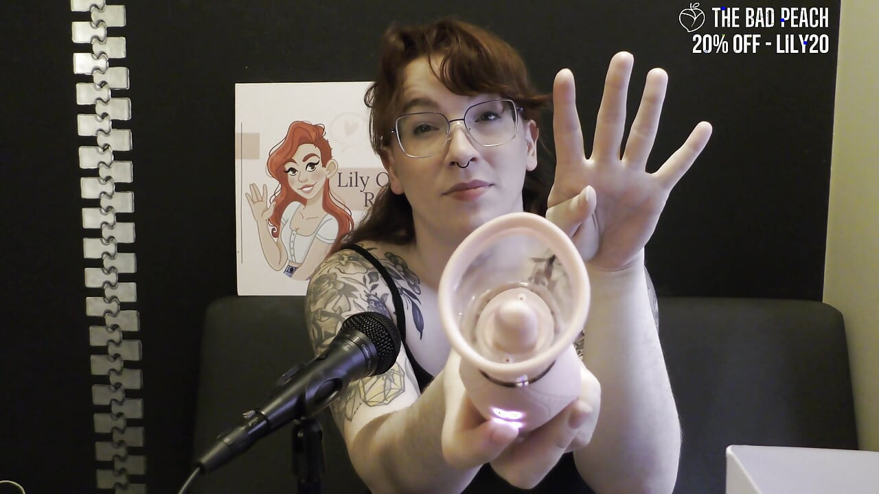 NSFW Review of the Honey Pistil Licking Vibrator From the Bad Peach