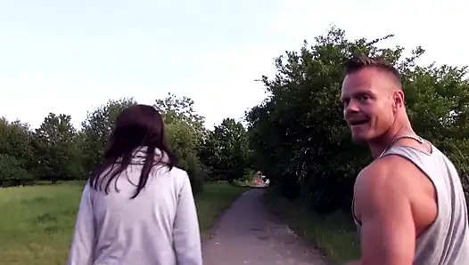 Pemburu ibu rumah tangga - ibu rumah tangga jerman yang sange dilacak dan dientot mentah-mentah di rumah