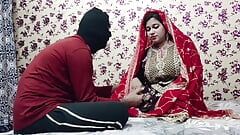 Mireasă indiancă desi sexy cu soțul ei în noaptea nunții