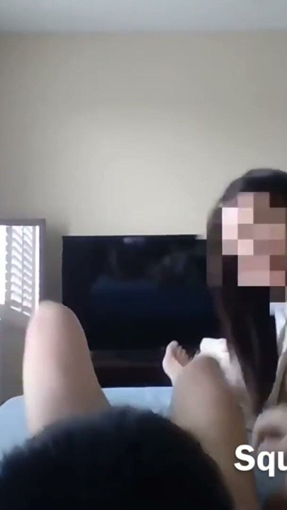 Dağın tepesinde sikiştikten sonra, doğrudan yatak odamıza gittik ve tekrar sikiştik | Klip 1