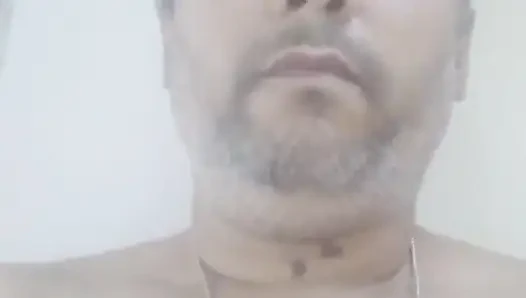 Yalnız adamın yarağı seni daha uzun saatler boyunca sikiyor.
