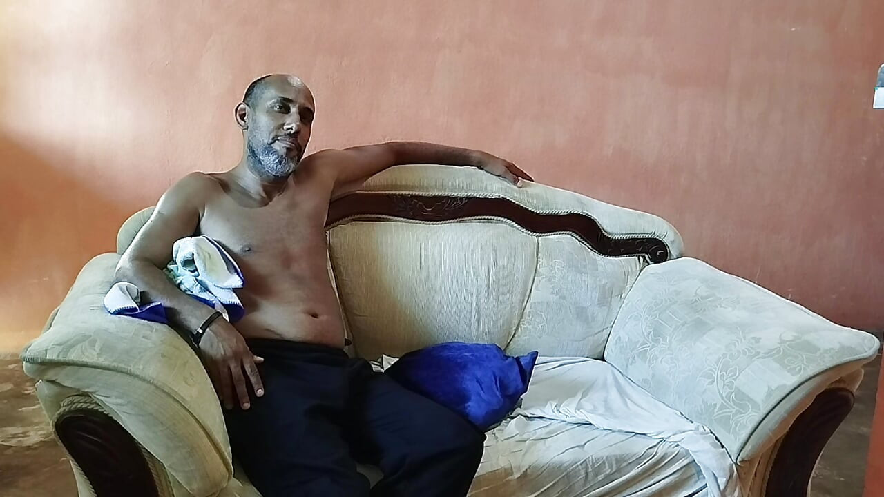 Aku mendapati tetanggaku sedang ngentot suamiku dan kami akhirnya melakukan threesome yang nikmat sampai bokongmu penuh dengan sperma