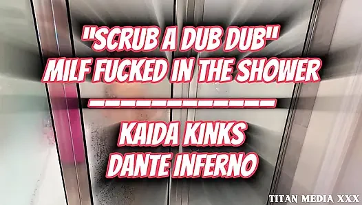 Kızıl saçlı orta yaşlı seksi kadın duşta büyük zenci yarağıyla sikişiyor