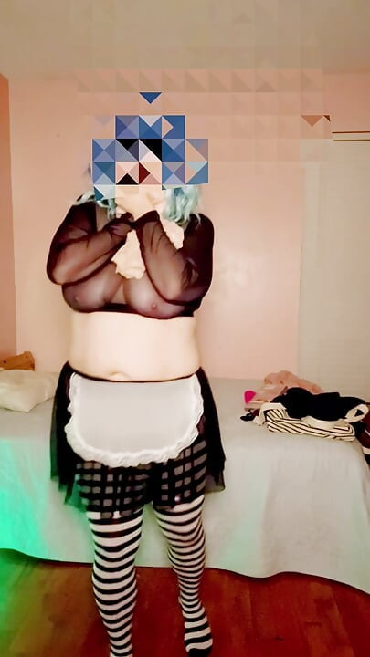 Masturbating mommy with big titties