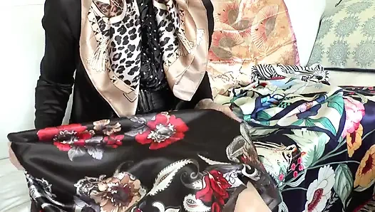 Saten Eşarp Günü! Saten atkımın her yerine boşal, Bayan Victoria Valente