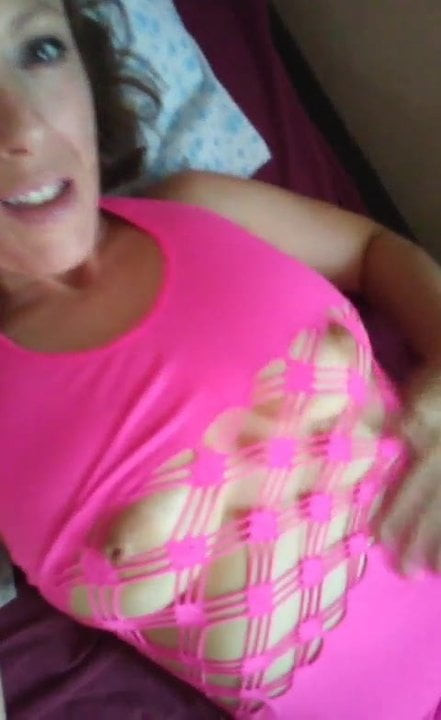 Rubbing that pussy