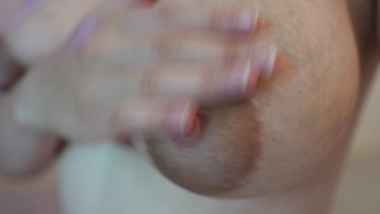Stepmom shows off his cameltoe pussy in leggings and then his big ass and big tits and plays with them