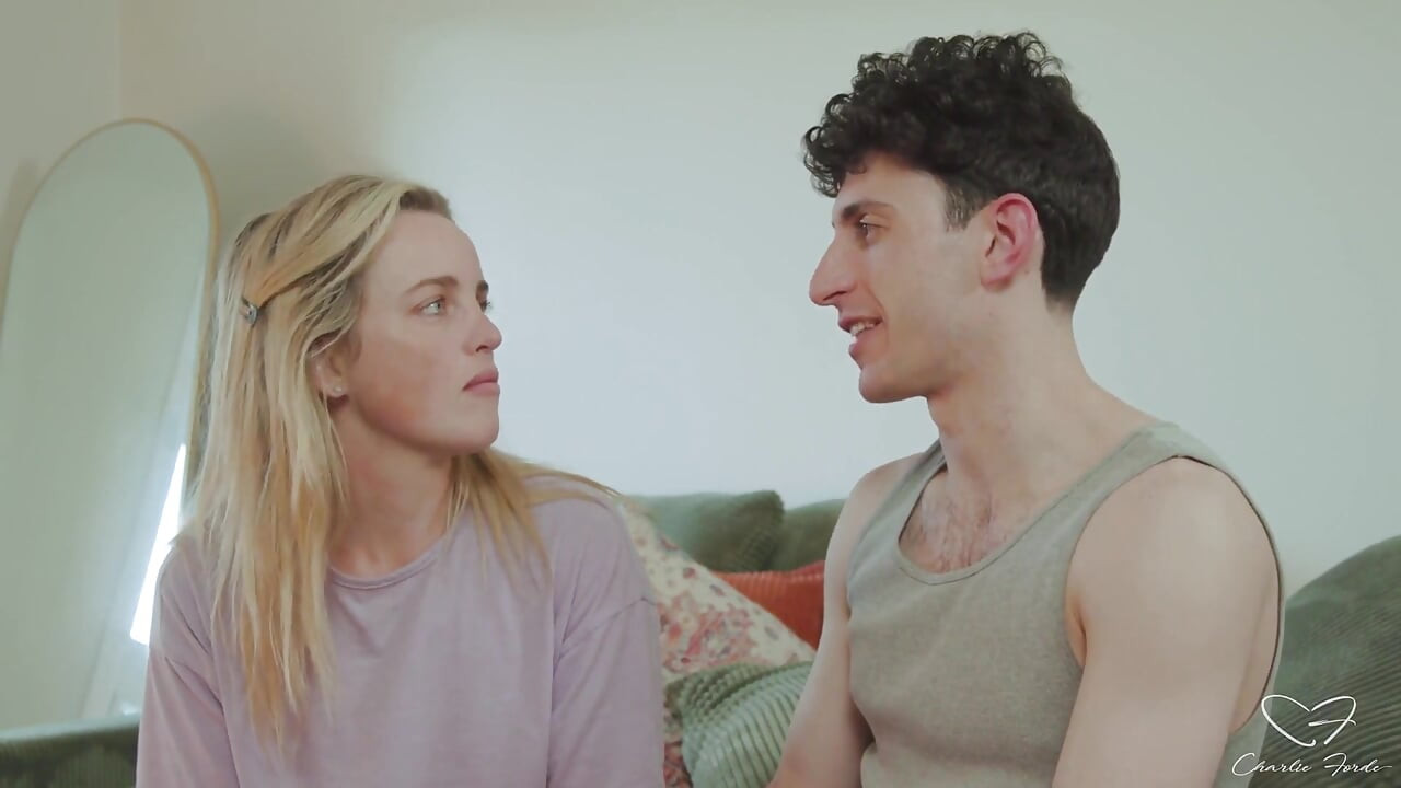 ראיון: The Holidays עם צ'ארלי פורד, ניק סטרוקס