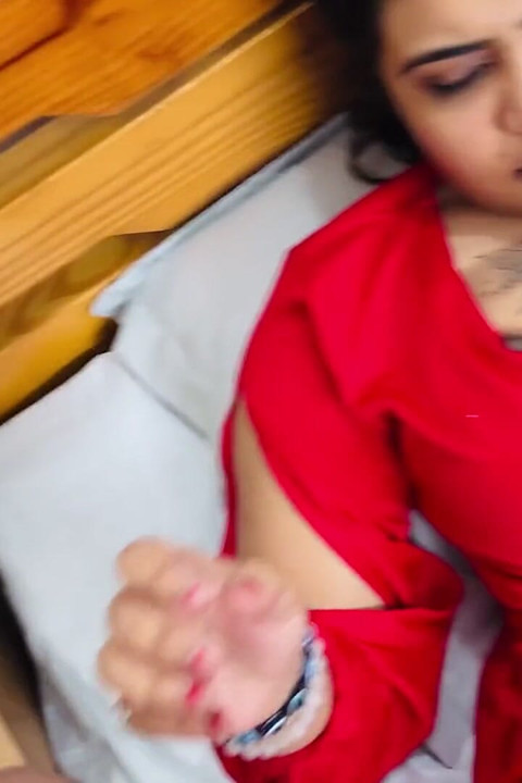 Alka bhabhi ko choda unke di kamarku alka bhabhi ne moat mein motta tanah