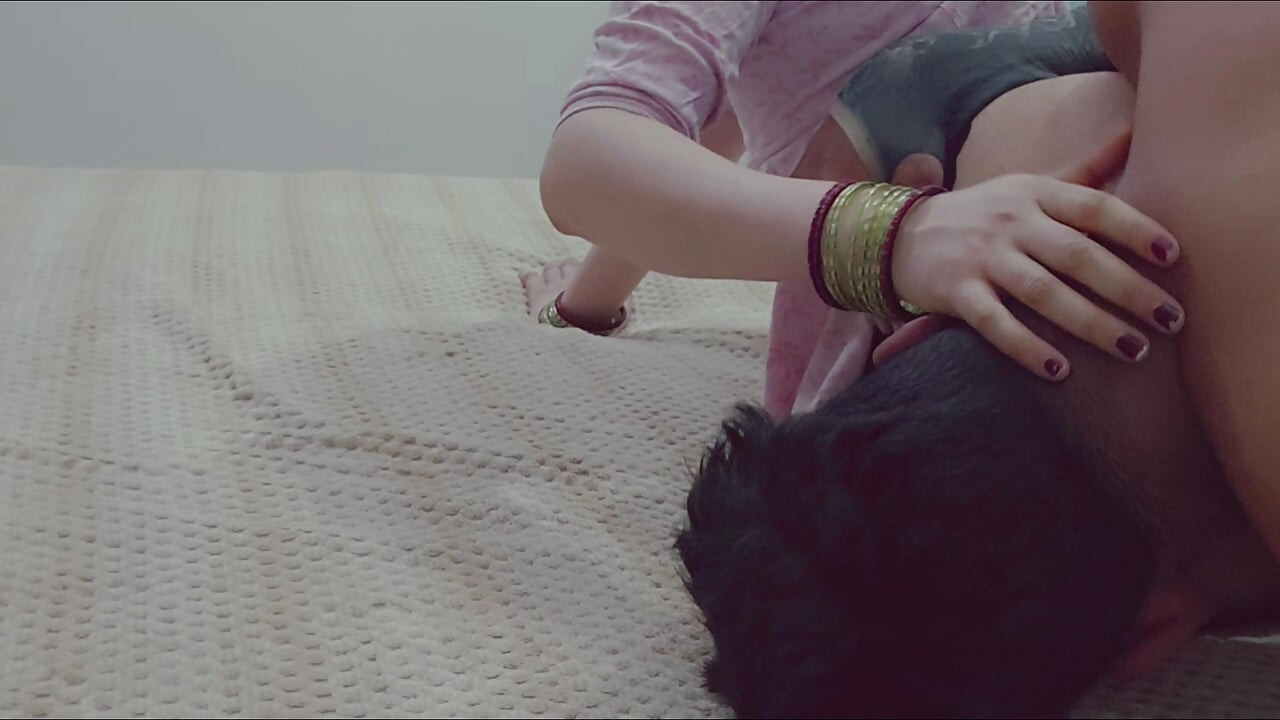 Kaam kr rahi wife ko hard choda ,don't miss the end