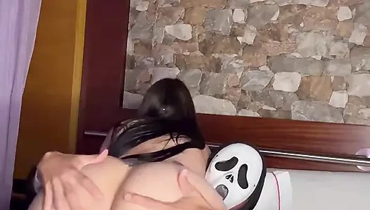 Dein ex trägt eine Ghostface Maske und jagt dich, um deinen riesigen arsch zu ficken