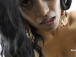 Доминирующий индийский сексуальный босс трахает сотрудника в ролевой игре в видео от первого лица