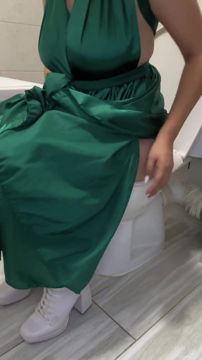 Prom Night Farts - Green Dress & White Heels